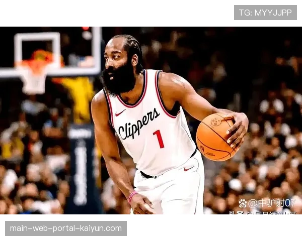 哈登上半场5中0零分 骑士调整战术让其下半场主导进攻节奏